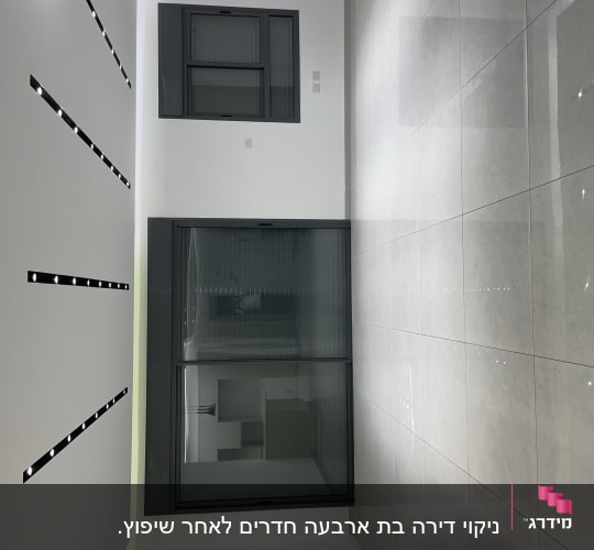 רצפה מבריקה עם אריחים גדולים ונקיים